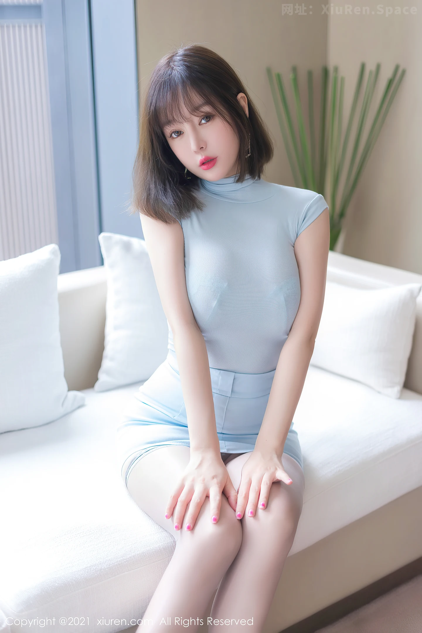 图片[2]-[XiuRen秀人网]VOL.4174 女神王雨纯成都旅拍居家性感紧身服饰半脱秀火辣身材诱惑写真54P-秀人网官方网站